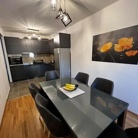 Urbannluxe Rent شقة