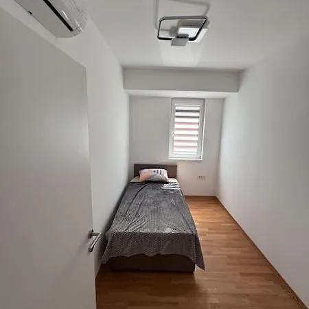 Urbannluxe Rent شقة *