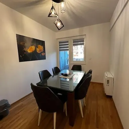 Urbannluxe Rent شقة سكوبجي